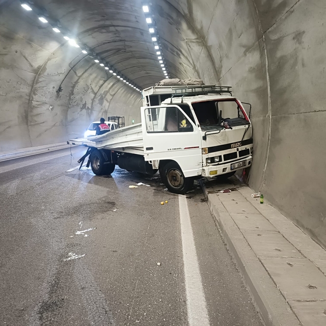 Malatya'da tanker ve kamyonetin çarpıştığı kazada iki kişi yaralandı