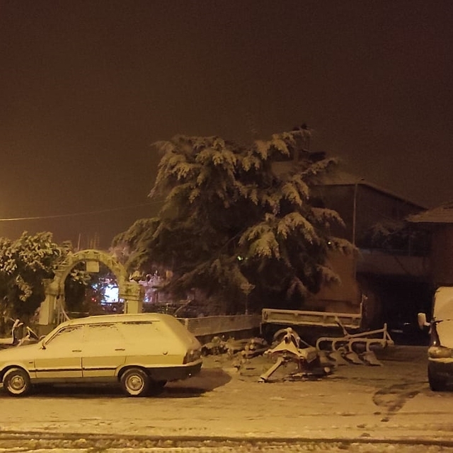 Manisa'ya mevsimin ilk karı yağdı