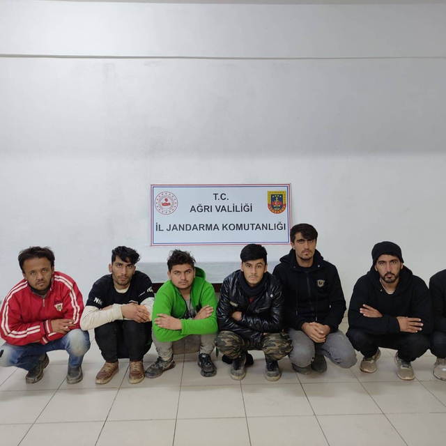 Ağrı'da 24 düzensiz göçmen yakalandı