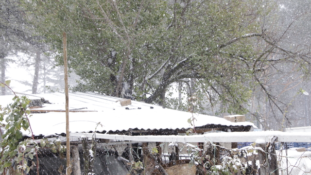 Pazaryeri'nde mevsimin ilk karı düştü