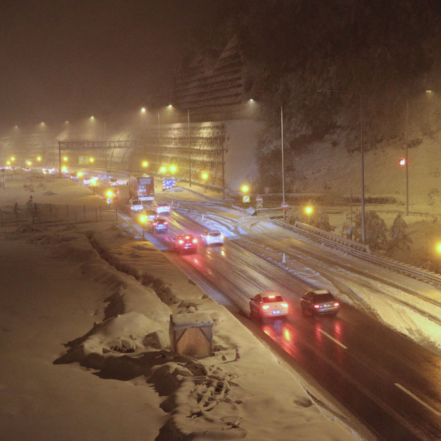 Ankara-Zonguldak kara yolunda kar yağışı nedeniyle ulaşım aksıyor