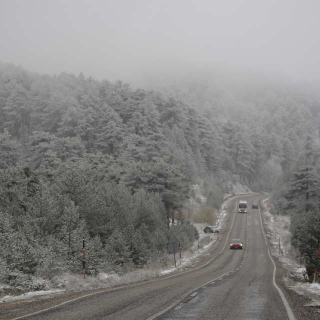 Manisa'da kar yağışı dağları beyaza bürüdü