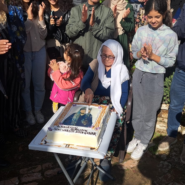 Cumhuriyet'le yaşıt Aydınlı Fatma Çiftçi'ye doğum günü sürprizi