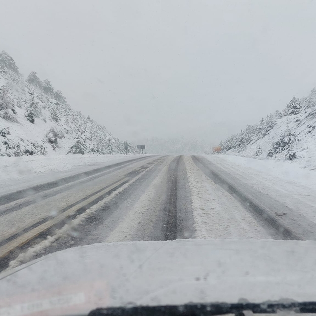 Orhaneli'ye mevsimin ilk karı yağdı