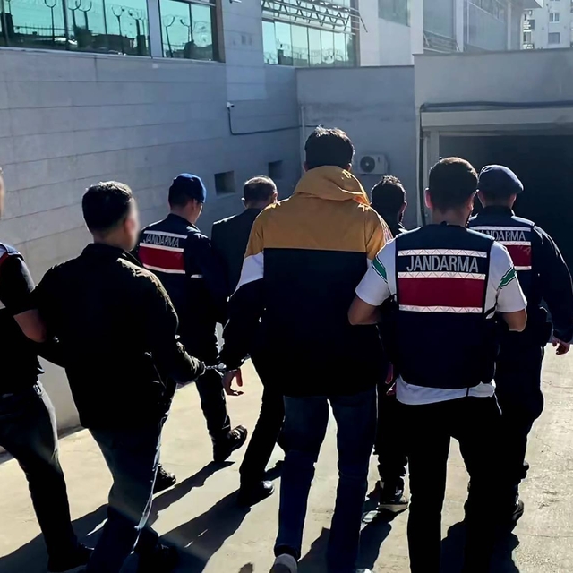 Mersin'de PKK/KCK propagandası yaptıkları iddiasıyla 4 zanlı tutuklandı