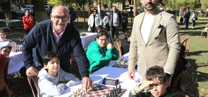 Adana'da tabiat parkında satranç turnuvası yapıldı
