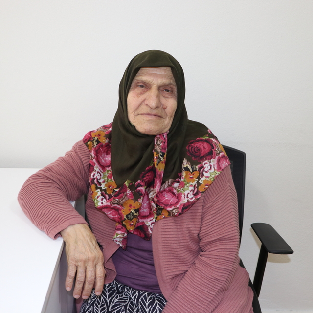 Boğazından 30 santimetre tiroit kitlesi çıkarılan hasta şikayetlerinden kur...