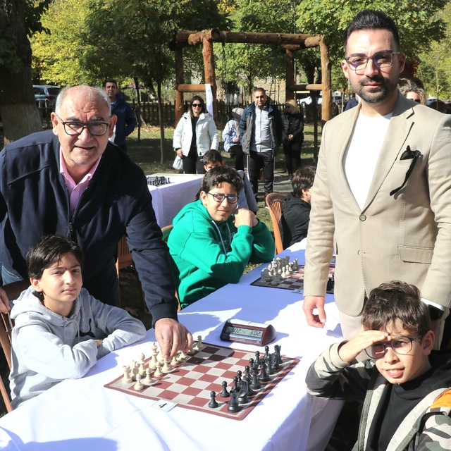 Adana'da tabiat parkında satranç turnuvası yapıldı