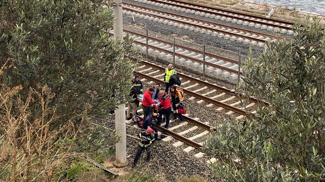 Kocaeli'de yüksek hızlı trenin çarptığı kişi ağır yaralandı