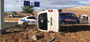 Şanlıurfa'da otomobil ile hafif ticari aracın çarpıştığı kazada 1 kişi öldü...