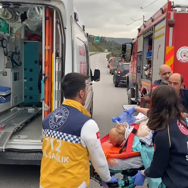 Raylarda yürürken yüksek hızlı tren çarptı