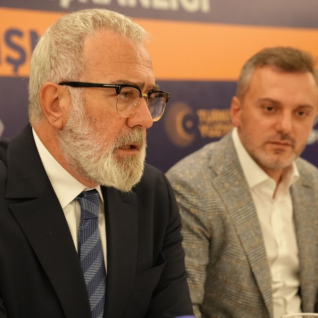 AK Parti'li Yenişehirlioğlu, Manisa'da ziyaretlerde bulundu