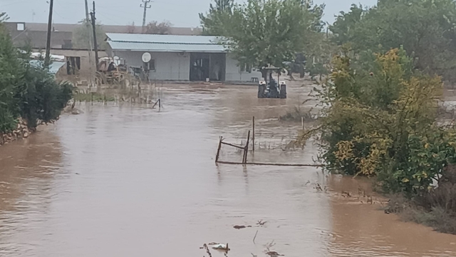 Mardin'de sağanak etkili oluyor