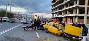 Çorum'da çarpışan iki otomobildeki 3 kişi yaralandı