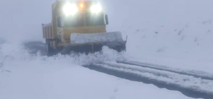 Elazığ'da kar ve tipi nedeniyle yolda kalan araçlar kurtarıldı