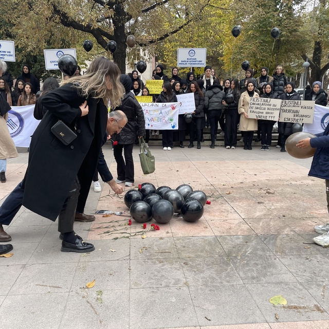 Çankırı'da Dünya Çocuk Hakları Günü dolayısıyla Gazze'deki çocuklara dikkat...
