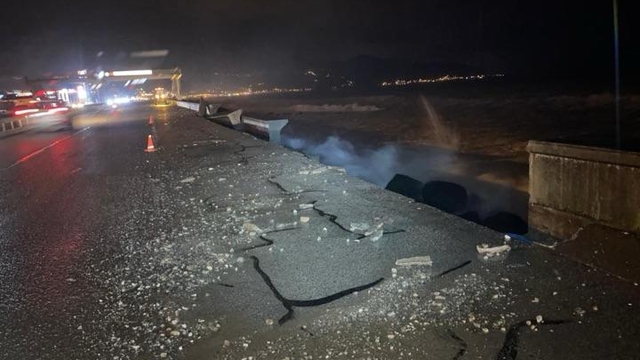 Giresun'da fırtına etkili oldu; duvar yıkıldı, yol çöktü