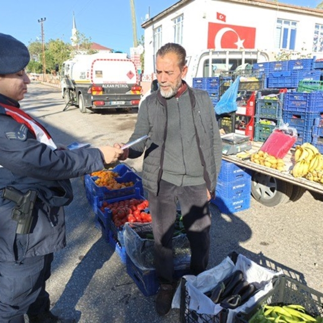 Edirne'de jandarma ekipleri KADES uygulamasını tanıtıyor