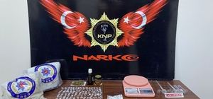 Kars'a kargoyla gönderilen uyuşturucuyu narkotik köpeği "Daxo" tespit etti