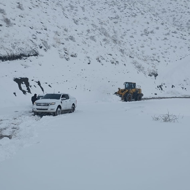 Siirt'te kar yağışı sonucu Geçittepe yolu ulaşıma kapandı