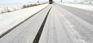 Ardahan'daki Aşık Şenlik Tüneli'nde yoğun kar yüzünden ulaşım kontrollü sağ...