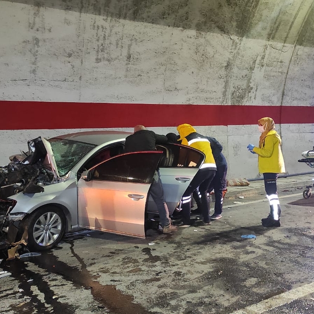 Rize'de Ovit Tüneli'ndeki trafik kazasında 3 kişi yaralandı