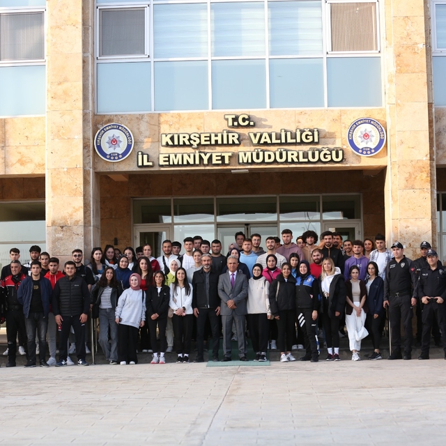 Kırşehir'de emniyet birimleri üniversite öğrencilerine tanıtıldı