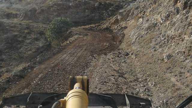 Siirt'te heyelan nedeniyle kapanan köy yolları ulaşıma açıldı