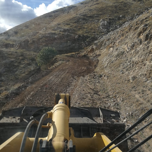 Siirt'te heyelan nedeniyle kapanan köy yolları ulaşıma açıldı