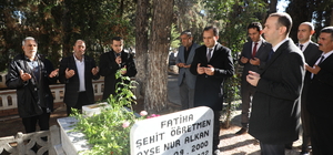 YPG/PKK'lı teröristlerin hayattan kopardığı Ayşenur öğretmen mezarı başında...