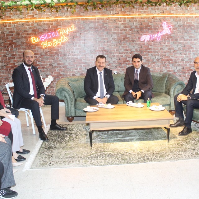 Balıkesir Büyükşehir Belediye Başkanı Yılmaz, Manyas'ta kadın kooperatifini...