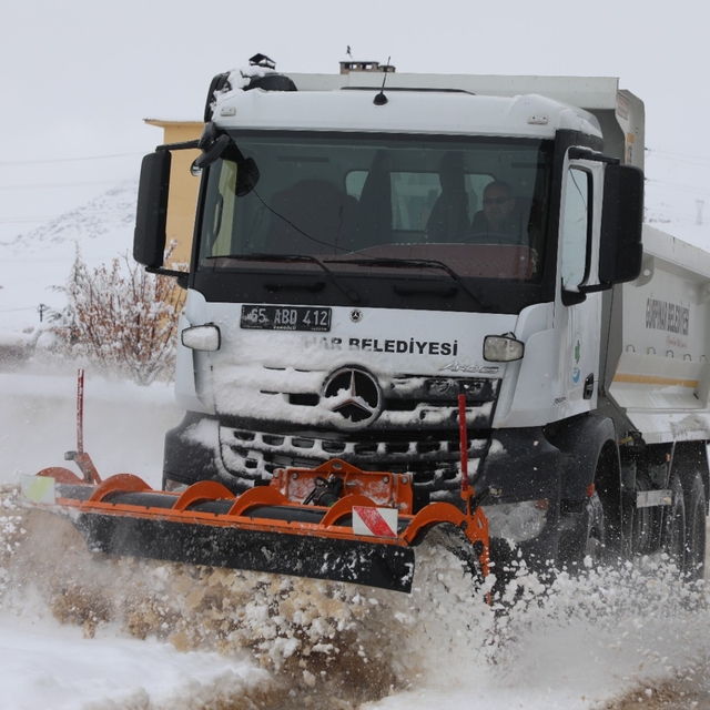 Van'da karla mücadele çalışması çalışmaları devam ediyor