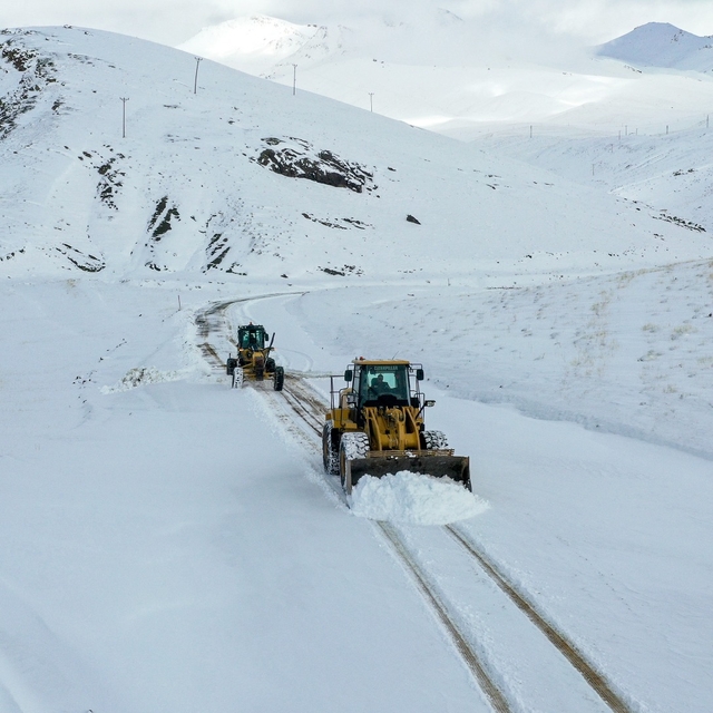 Van Büyükşehir Belediyesi 600 personelle karla mücadele ediyor