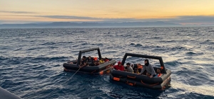 İzmir'de 37 düzensiz göçmen kurtarıldı, 14 düzensiz göçmen yakalandı