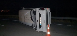 Çorum'da minibüsle otomobilin çarpışması sonucu 3 kişi yaralandı