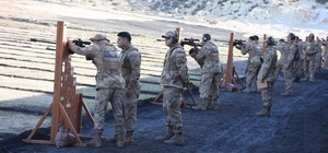 Keskin nişancılar Foça'da yarışıyor