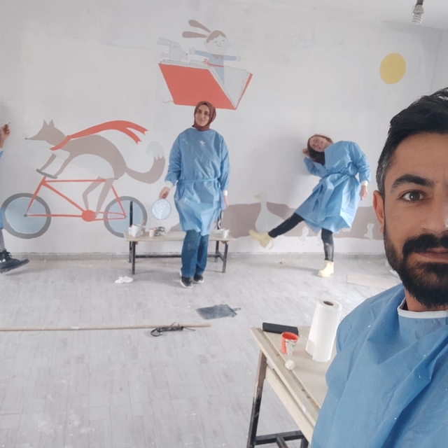 Doktor ve sağlık çalışanları bu kez de köy okulunu "iyileştirdi"