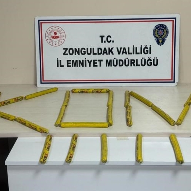 Zonguldak'ta bir araçta 25 dinamit ele geçirildi