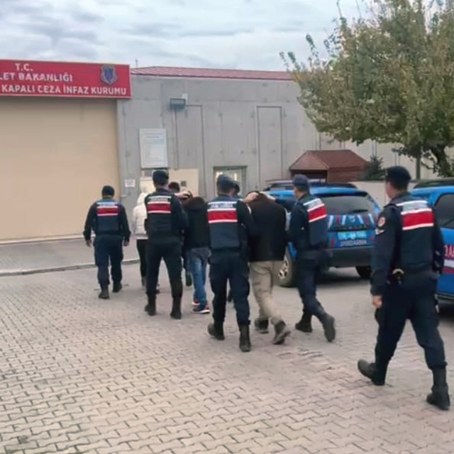 Balıkesir'de 29 düzensiz göçmen yakalandı