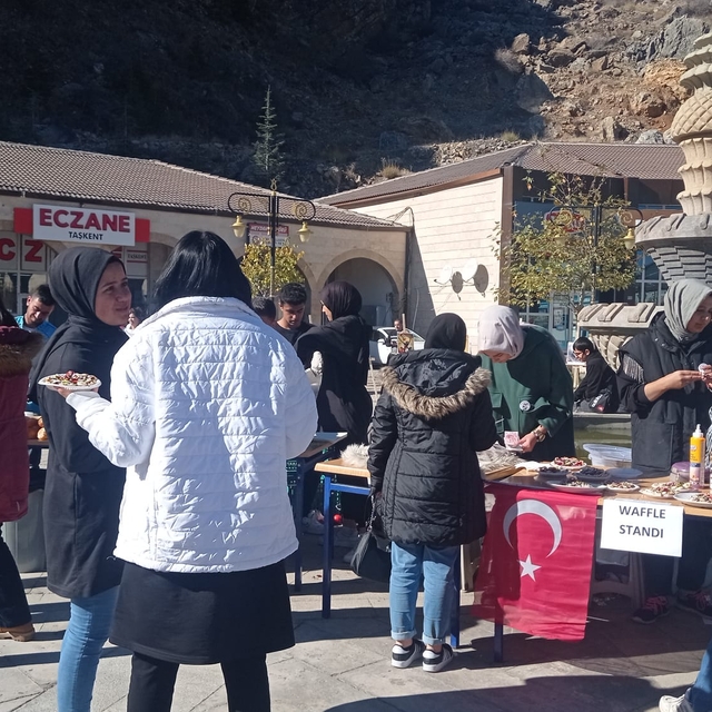 Taşkent'te Gazze için kermes düzenledi