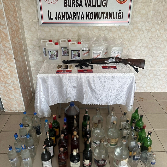 Bursa'da 100 bin TL değerinde sahte içki ele geçirildi; 1 gözaltı