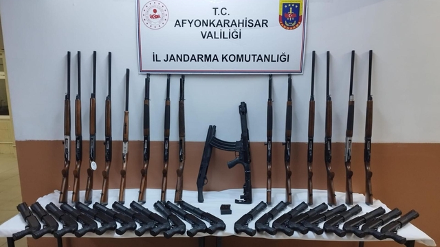 Afyonkarahisar'da kaçak silah operasyonunda 1 kişi yakalandı
