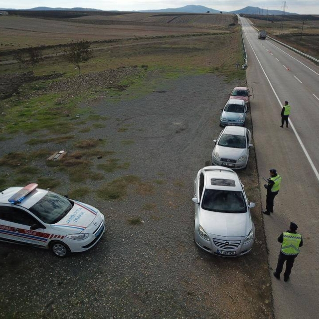 Trafik jandarması Keşan - Enez yolunda dron destekli denetim yaptı