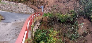 Rize'de heyelan; 2 katlı evde hasar oluştu