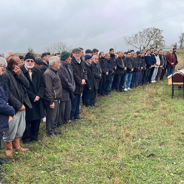 Kocaeli'de eşi ve oğlunu öldürüp, intihar etmişti; cenazeler Sinop'ta defne...