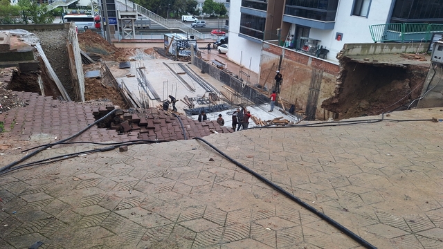 Sokakta yine çökme oldu; bu kez 3 bina daha boşaltıldı