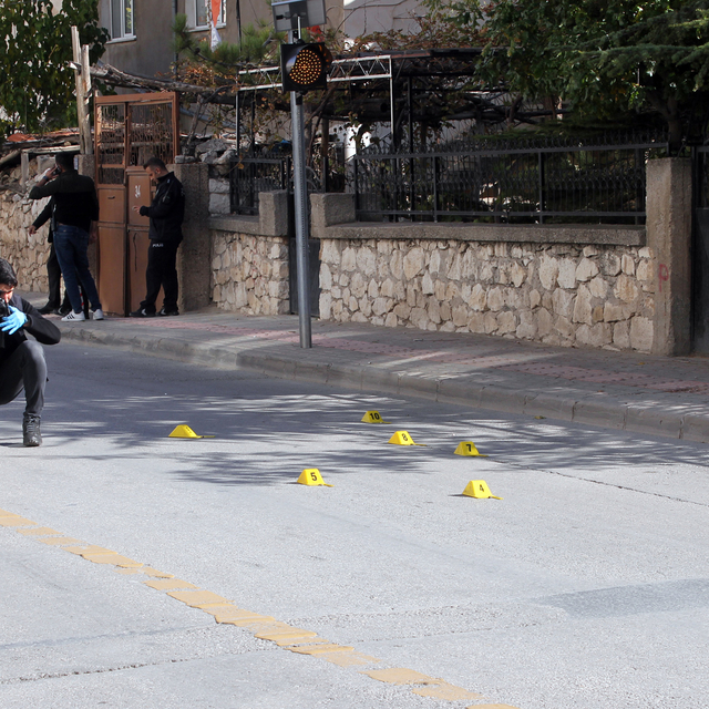Otomobilden açılan ateşte kurye yaralandı