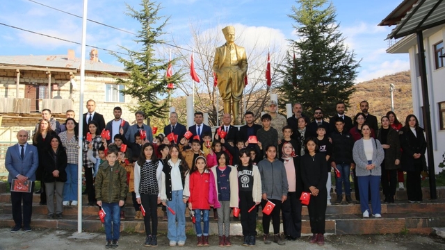 Tunceli'de PKK'lı teröristlerce okul lojmanında şehit edilen 6 öğretmen anıldı
