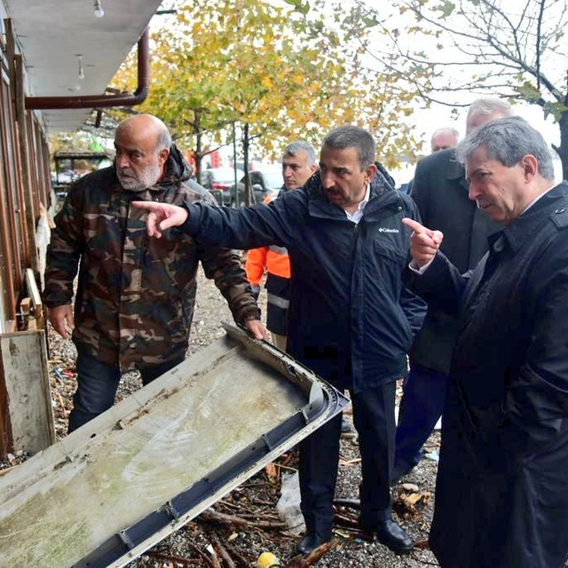 Zonguldak Valisi Hacıbektaşoğlu, sel ve fırtınadan etkilenen bölgelerde inc...
