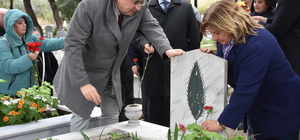 Şehit öğretmen Neşe Alten ve babası mezarları başında anıldı
